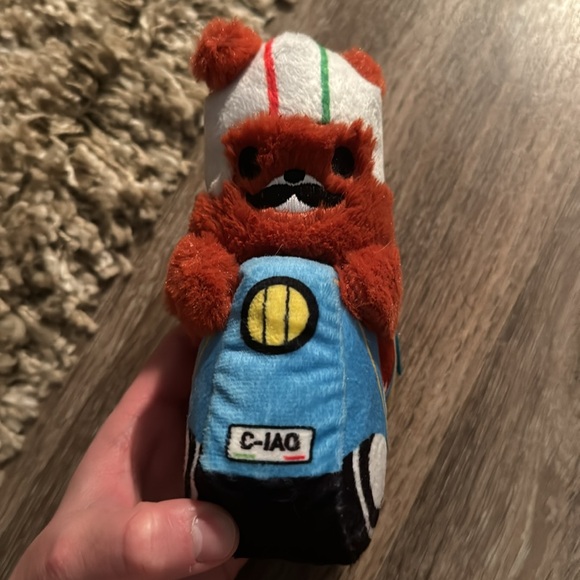 Bark box squirrel on Vespa - Picture 2 of 3